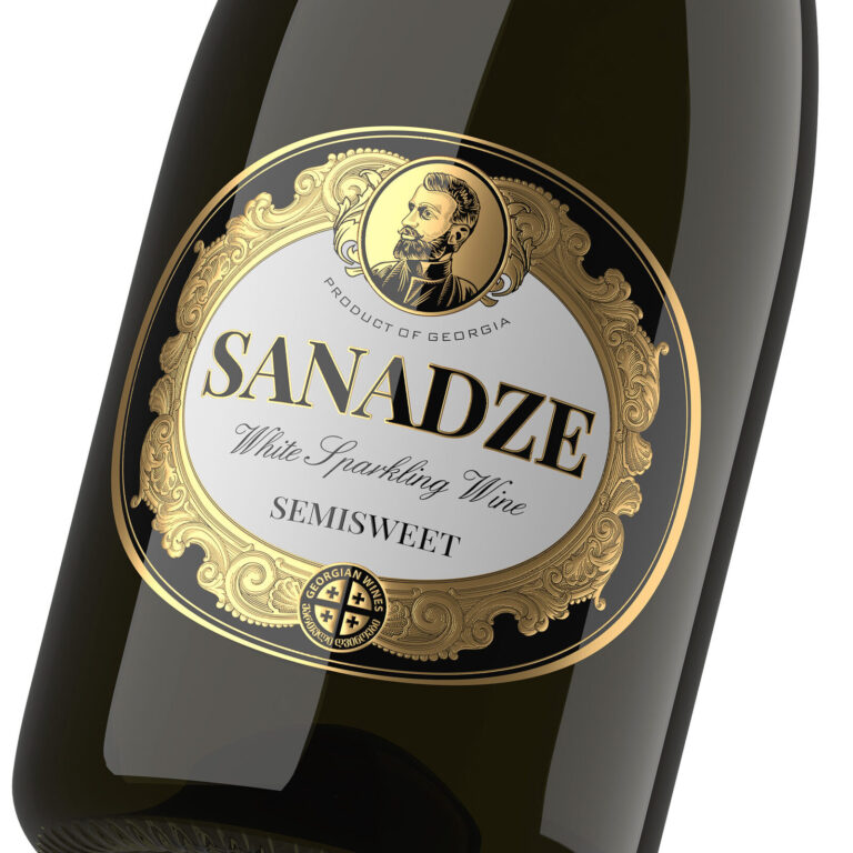 дизайн игристого вина Sanadze с золотым орнаментом и медальоном